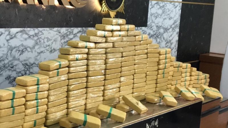 İstanbul'da, tekerleği sökülen araçtan 121 kilo 400 gram eroin çıktı