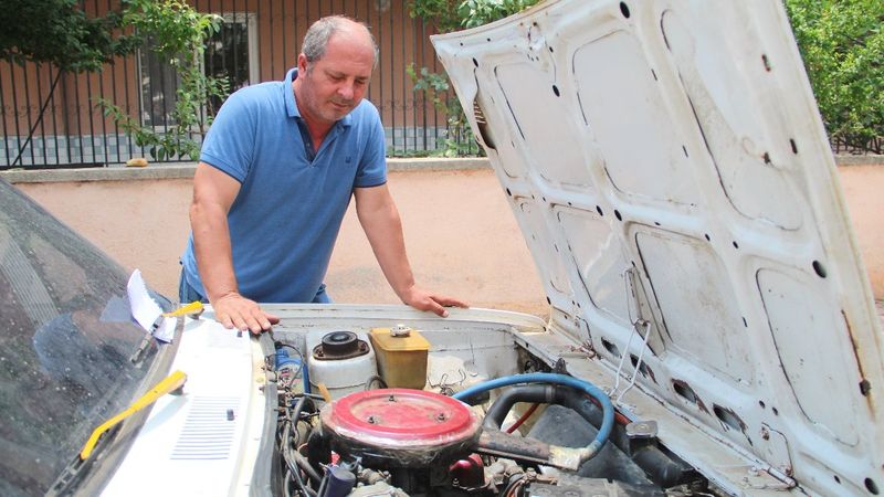 Antalya'da aracına kurduğu sistemle yakıttan tasarruf sağlıyor