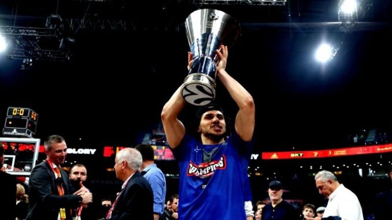 Anadolu Efes, Shane Larkin'le sözleşme uzattı