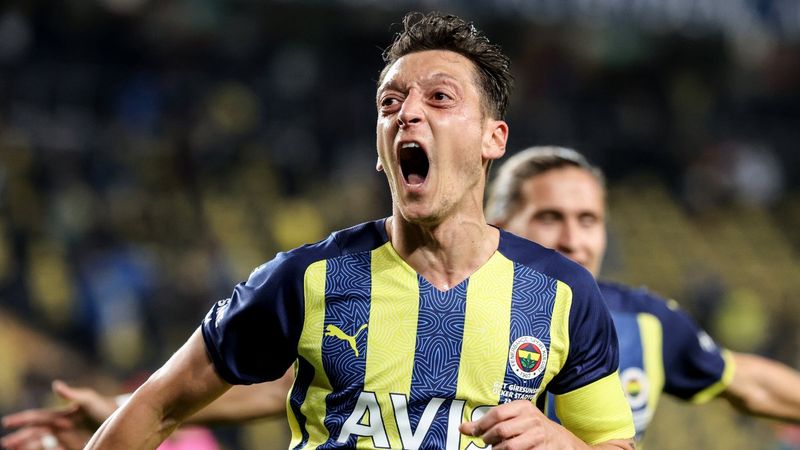 Mesut Özil'in menajeri: Fenerbahçe'de mutluyuz