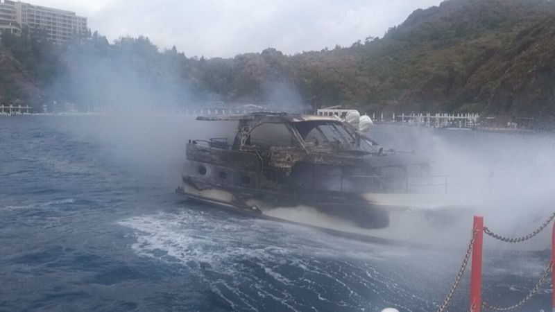 Marmaris'te marinadaki yat alevler içinde yandı