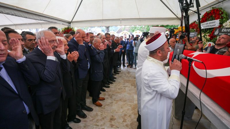 Eski bakan Tarhan Erdem'e son görev