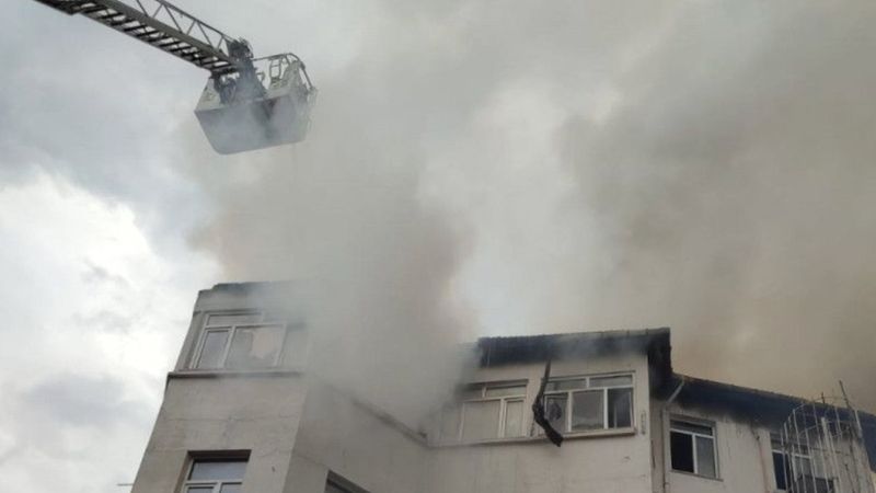 Fatih'te 4 katlı binada yangın