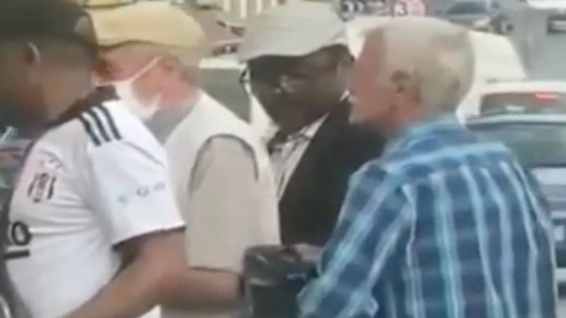 Fatih'te otobüse binmeye çalışan adamın telefonunu çaldı