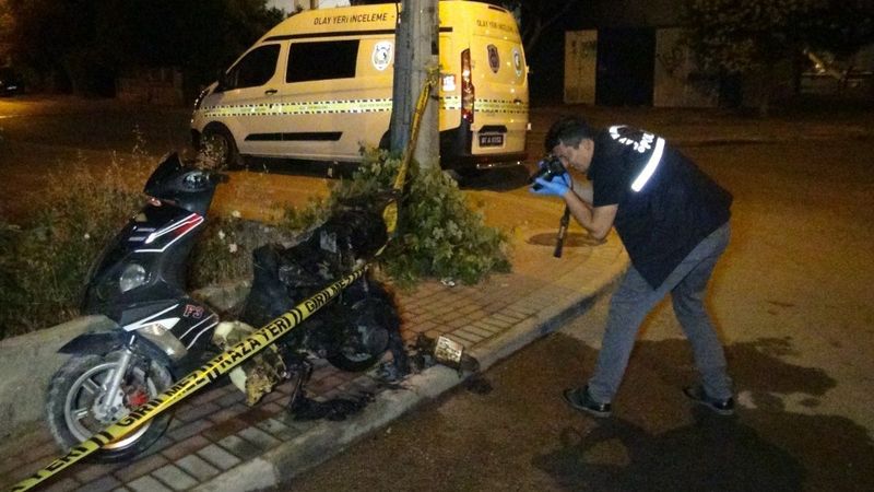 Antalya'da babasının motosikletini ateşe verdi