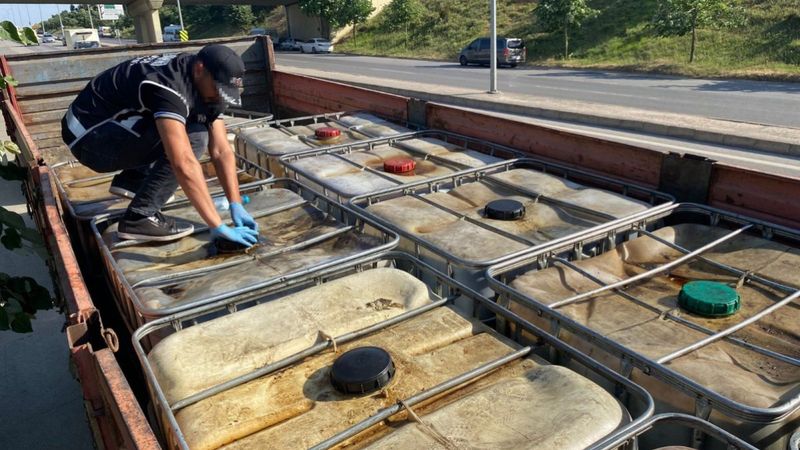 İstanbul'da karışımlı akaryakıt operasyonu: 20 bin litre yakıt ele geçirildi