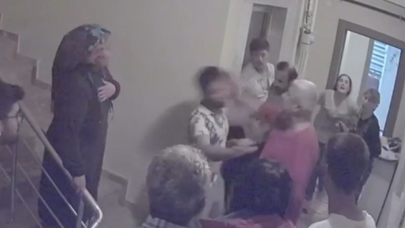 Antalya'da komşusunun kavgasını ayırmak isteyen adımın başına gelmeyen kalmadı