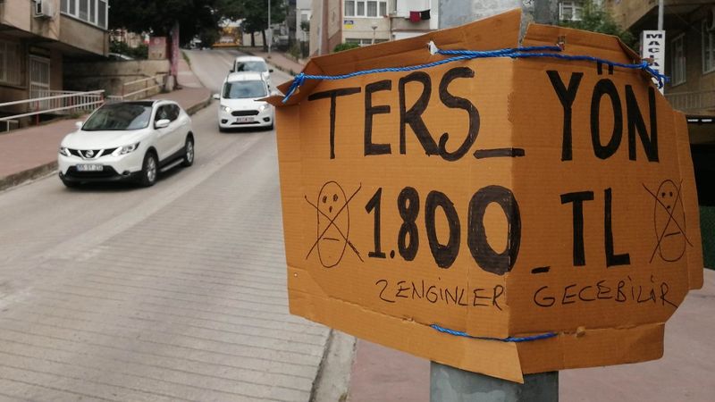 Samsun'da görenleri gülümseten tabela: Zenginler geçebilir