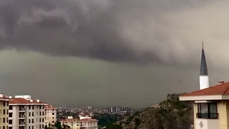 Bulutların Başkent'i kaplama anı