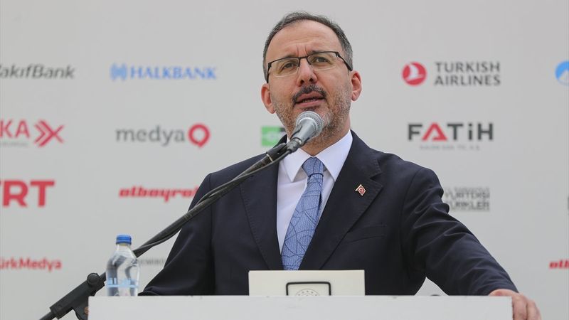 Bakan Kasapoğlu'ndan Dursun Özbek'e tebrik