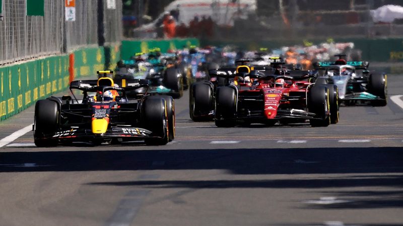 Azerbaycan GP'sinde kazanan Max Verstappen