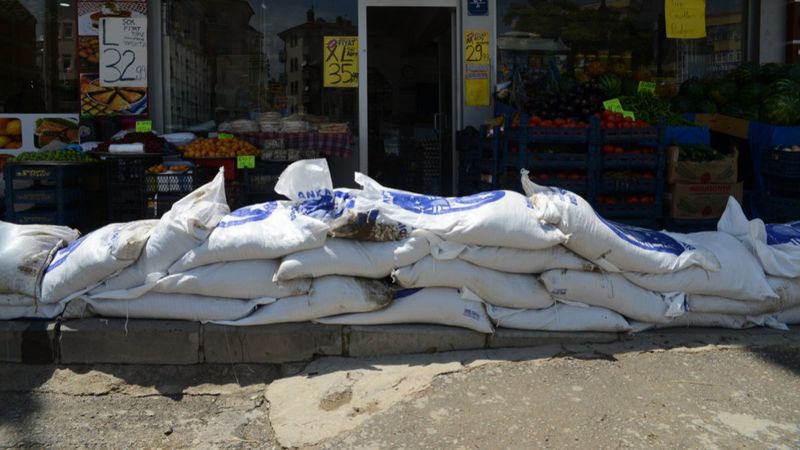 Ankara'da su baskınına karşı kum torbalı önlem