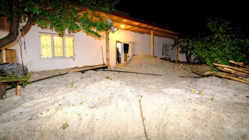 Yozgat'ta yağan dolu yarım metrelik birikintiler oluşturdu