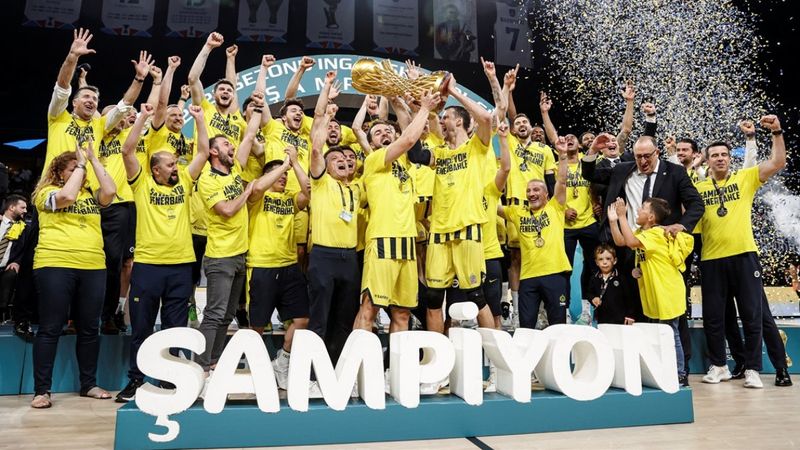 Anadolu Efes'i 3-1 yenen Fenerbahçe, Basketbol Süper Ligi şampiyonu