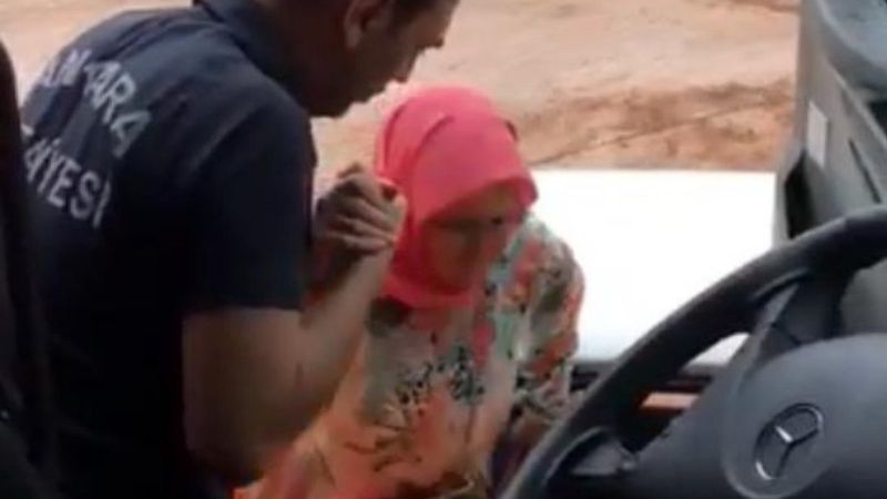 Ankara'daki selde araçta mahsur kalan ailenin kurtarılma anları