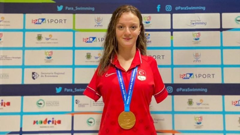 Para milli yüzücü Sümeyye Boyacı dünya şampiyonu