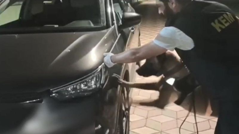 Kocaeli'de aracın motorundan 5 kilo uyuşturucu çıktı