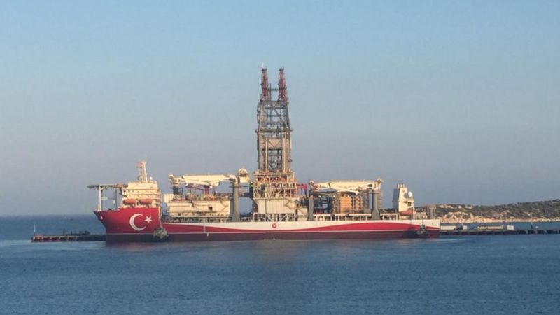 Abdülhamid Han'a Türk bayrağı işlendi 