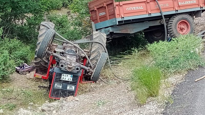 Balıkesir'de traktör altında kaldı canından oldu