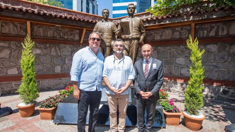 CHP'den İzmir'e bir heykel daha