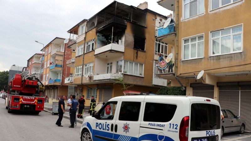 Kayseri'de ev sahibiyle tartışan kardeşler daireyi ateşe verdi