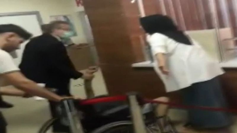Esenyurt'ta ilaç yazdırmak isteyen kadın hastaneyi birbirine kattı