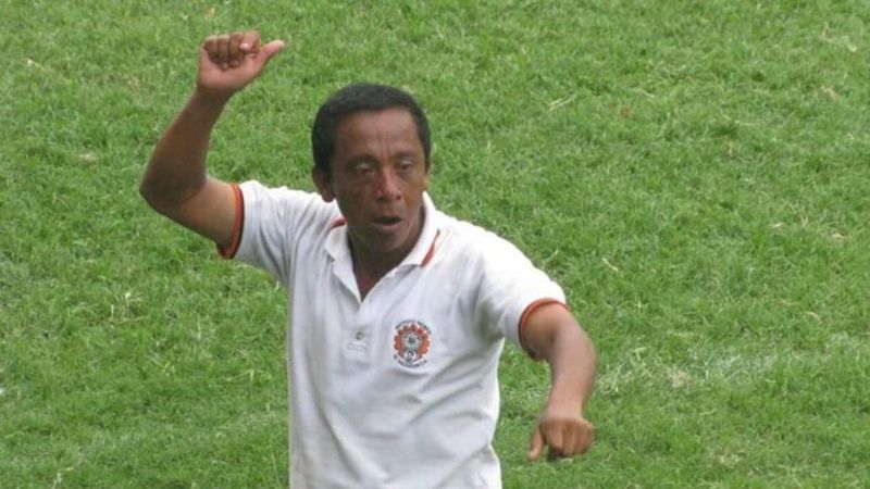 Sahada saldırıya uğrayan hakem hayatını kaybetti