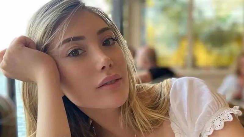 Yasmin Erbil derin yırtmaçlı elbisesiyle bacak şov yaptı! Annesinin yorumu dikkat çekti