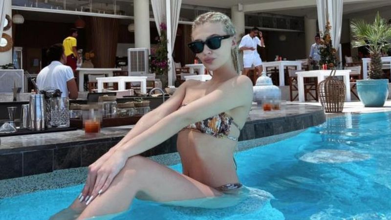 Melisa Döngel'den havuzda kalça dansı