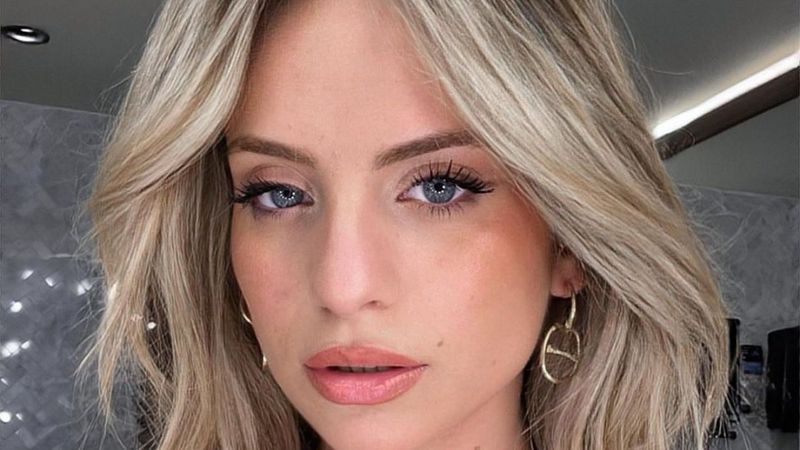 TikTok fenomeni Cemre Solmaz minicik elbisesiyle nefes kesti! 'Nazar boncuğu tak'