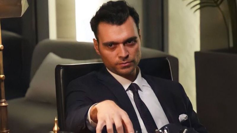 Baba'nın İlhan'ı sır gibi sakladığı sevgilisini paylaştı! Dudak dudağa aşk pozu...