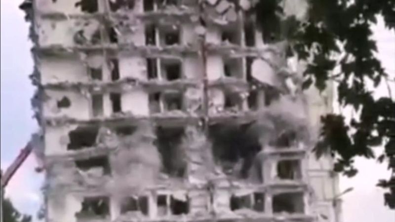 İzmir'deki binanın çöküş anı kamerada