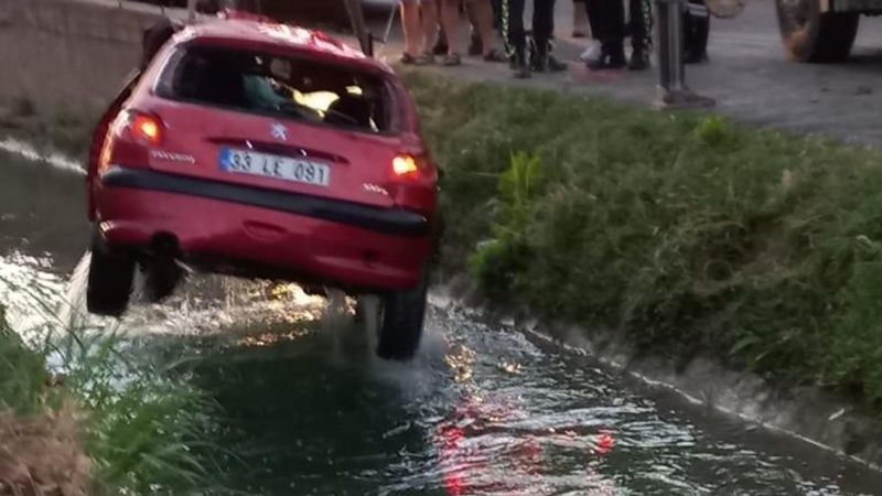 Mersin'de sulama kanalına uçan araçtaki 2 kişi can verdi