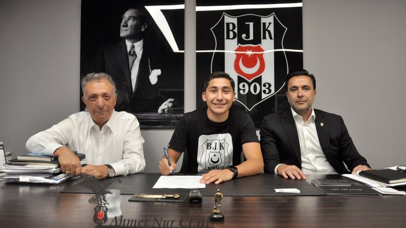 Beşiktaş, Emirhan İlkhan'la 3 yıllık sözleşme imzaladı