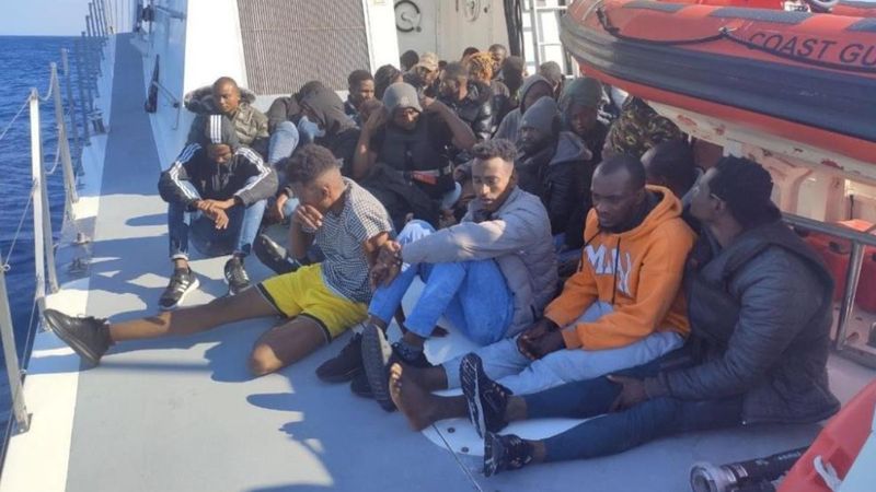 İzmir açıklarında 43 göçmen kurtarıldı