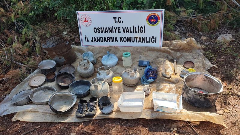 Türk askeri PKK'nın inlerinde: Yaşam malzemesi ve mühimmat ele geçirildi