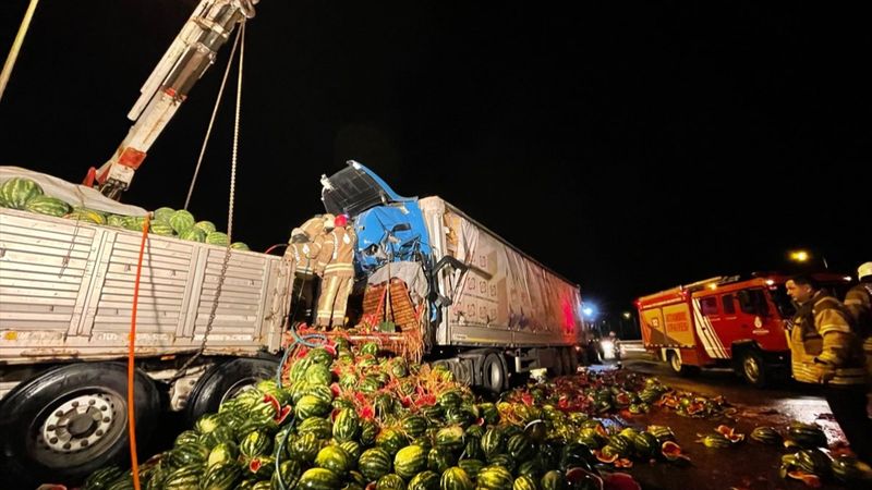 İstanbul'da 2 tır çarpıştı: 1ölü