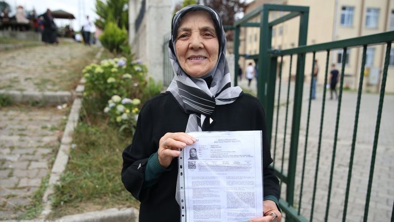 Ordu'da 84 yaşındaki Güneş Önürme, üniversite sınavına girdi