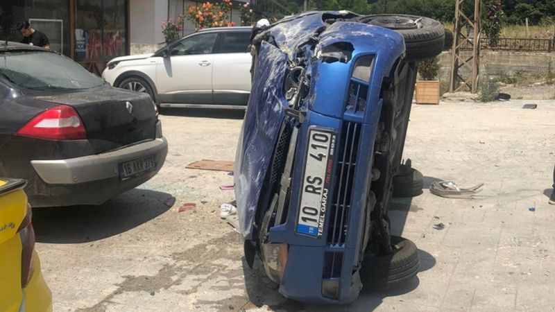 Samsun'daki sürücü köpeğe çarpmamak için kaza yaptı