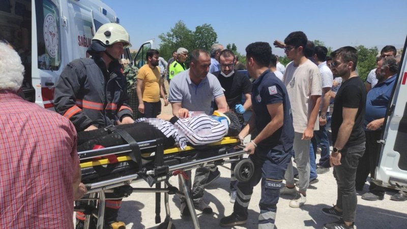 Malatya'da şarampole uçan araçta 2'si ağır 6 yaralı