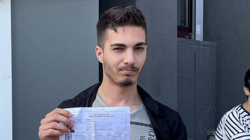 YKS sınavına girmekten vazgeçen öğrenciyi, vatandaş ikna etti