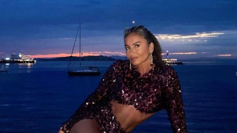 Eda Taşpınar Mykonos'a çıkarma yaptı! Minicik bikinisiyle geceyi aydınlattı...'Kasıp kavurdun yine'