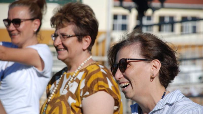 İzmirli kadınların kahkaha yogası