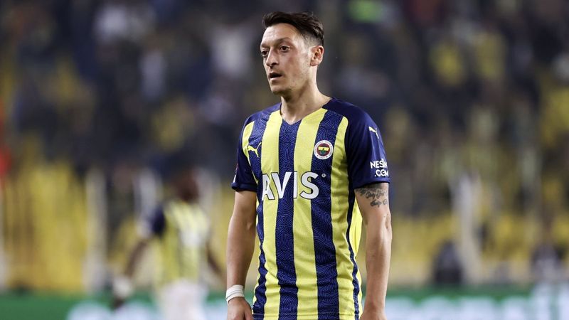 Mesut Özil ve Fenerbahçe arasında neler oluyor?