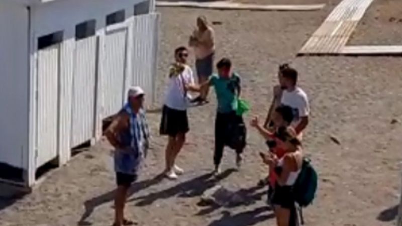 Antalya'da soyunma kabinindekileri fotoğrafladı, dayağı yedi