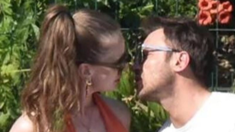 Tolga Güleç, Yasemin Allen'ı öpmeye doyamıyor