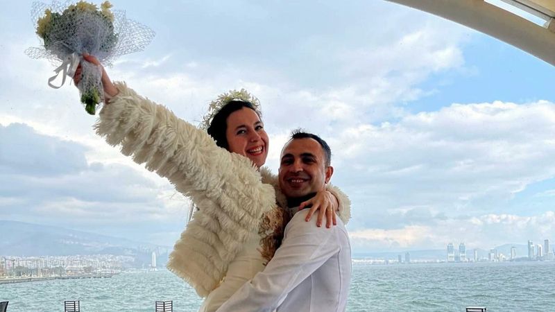 İzmir'de düğün tarihinde hayatını kaybeden gelin toprağa verildi