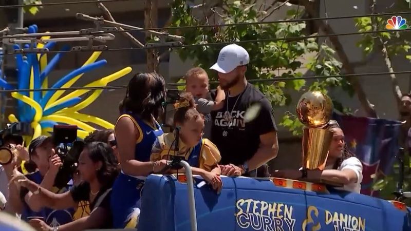 Curry'nin şampiyonluk kutlamasında Trabzonspor detayı