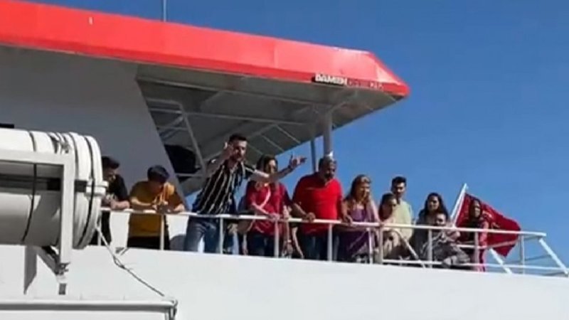 Balıkesir’de yolcuların koltuk kavgası, deniz otobüsünü iskeleye döndürdü