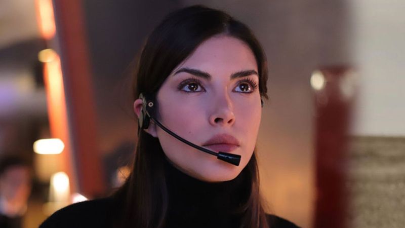 Teşkilat'ın Zehra'sı ayna önünde sütyensiz pozlarıyla nefes kesti! 'Su gibisin'